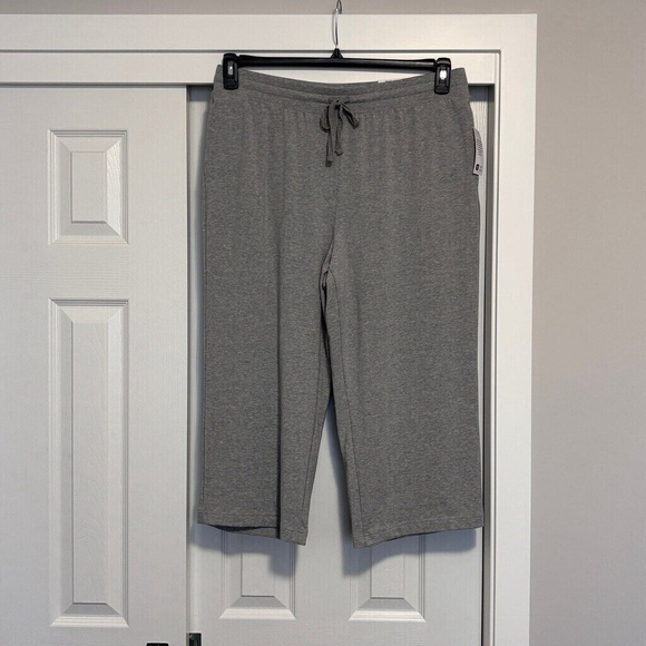 Karen Scott Women's Light Grey Knit Capri Pull On Pants / Joggers NWT - Picture 2 of 4